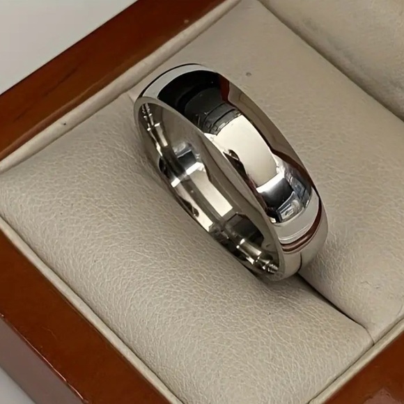 Men’s Stainless Steel 6mm Smooth Finish Wedding Band - Picture 5 of 6